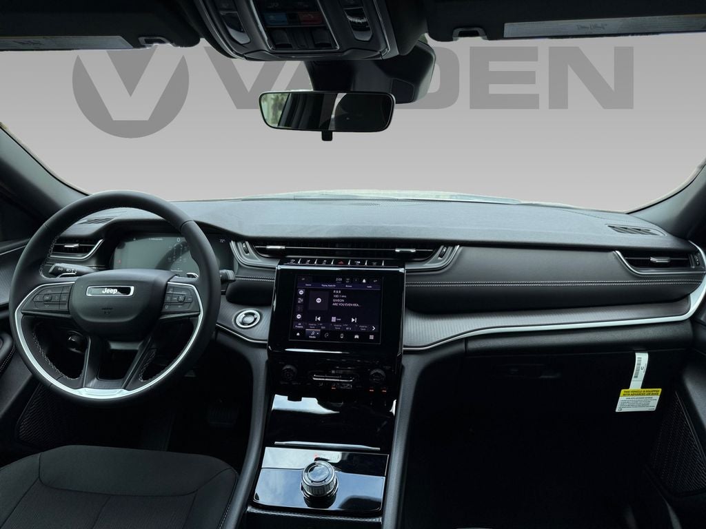 2025 Jeep Grand Cherokee GRAND CHEROKEE L LAREDO X 4X4