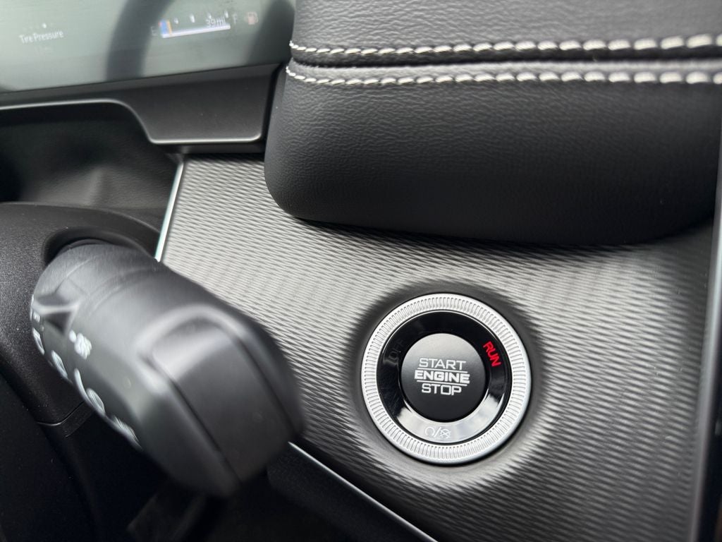 2025 Jeep Grand Cherokee GRAND CHEROKEE L LAREDO X 4X4