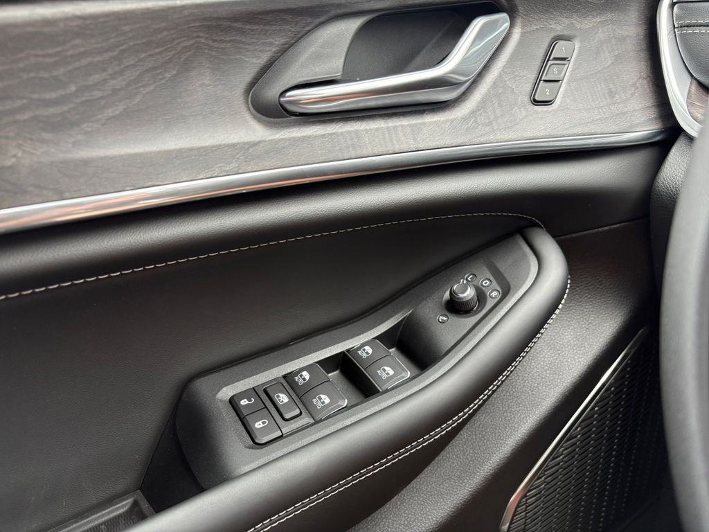 2025 Jeep Grand Cherokee GRAND CHEROKEE L OVERLAND 4X4