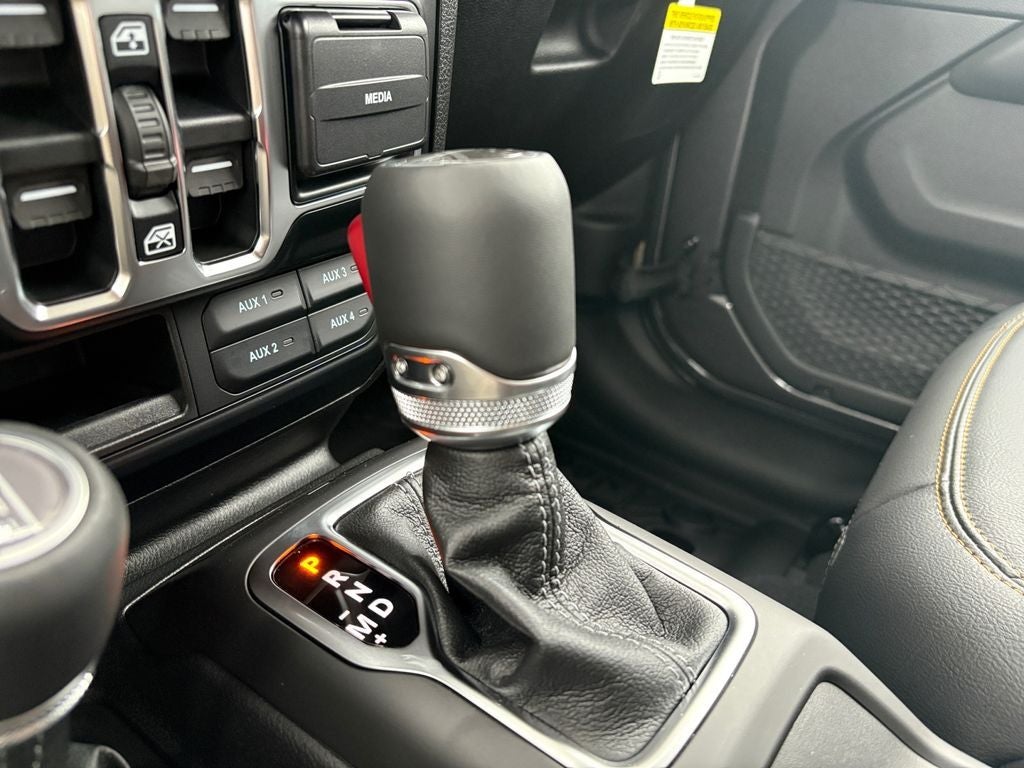 2026 Jeep Gladiator GLADIATOR SAHARA 4X4