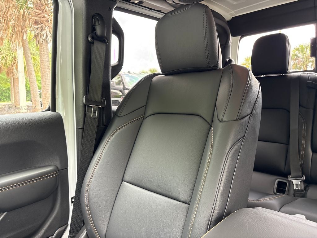 2026 Jeep Gladiator GLADIATOR SAHARA 4X4
