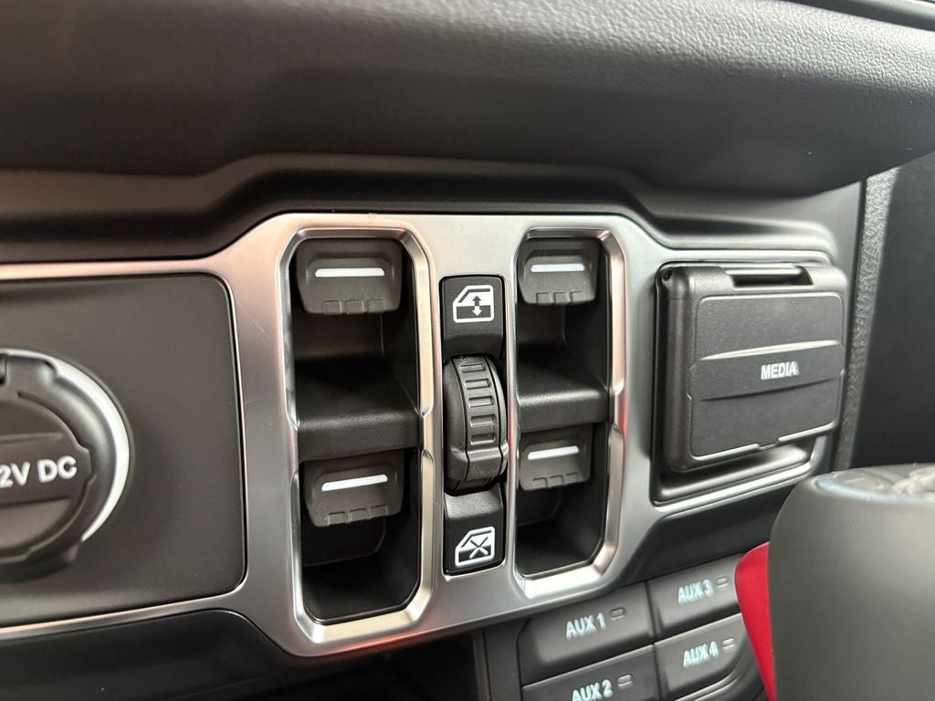2026 Jeep Gladiator GLADIATOR SAHARA 4X4