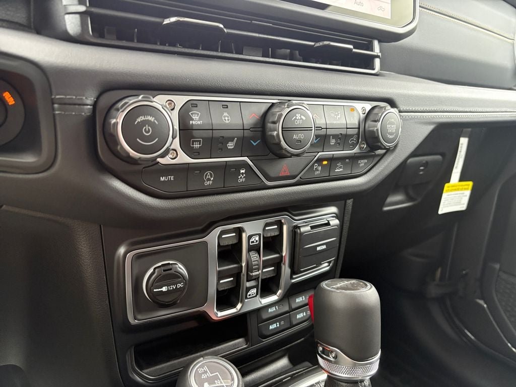 2026 Jeep Gladiator GLADIATOR SAHARA 4X4