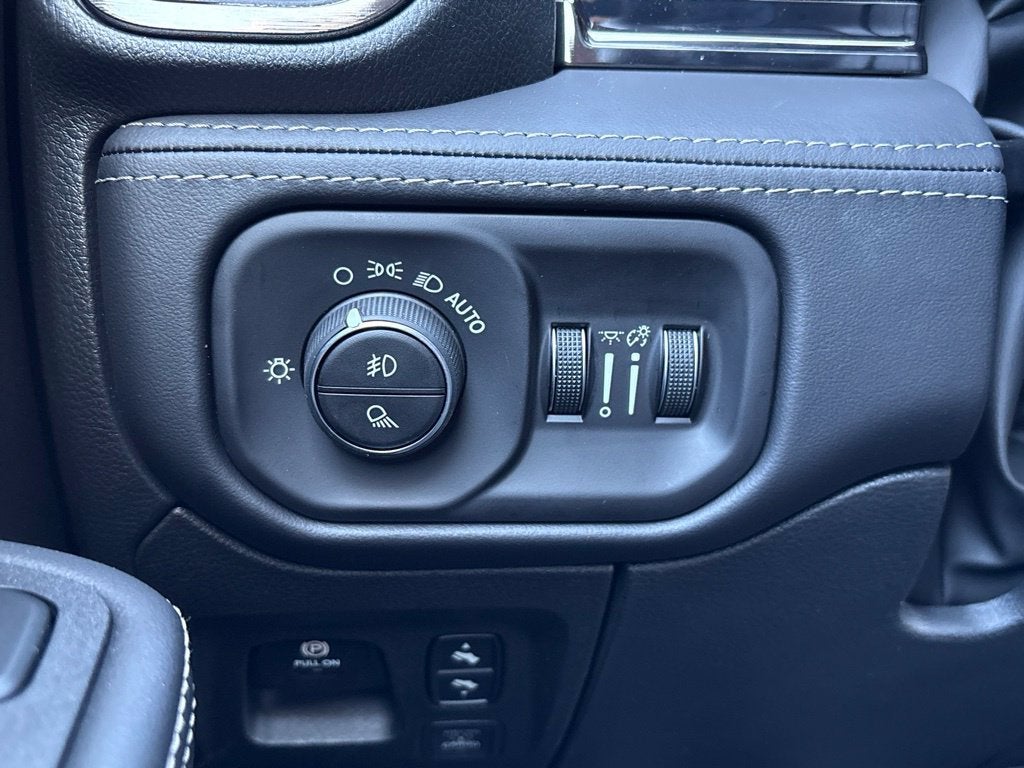 2027 RAM Ram 1500 RAM 1500 LIMITED CREW CAB 4X4 5'7' BOX