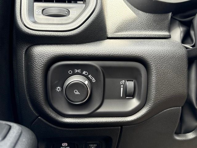 2026 RAM Ram 1500 RAM 1500 TRADESMAN CREW CAB 4X2 5'7' BOX