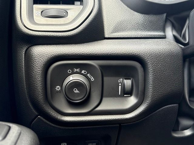 2026 RAM Ram 1500 RAM 1500 TRADESMAN CREW CAB 4X2 5'7' BOX