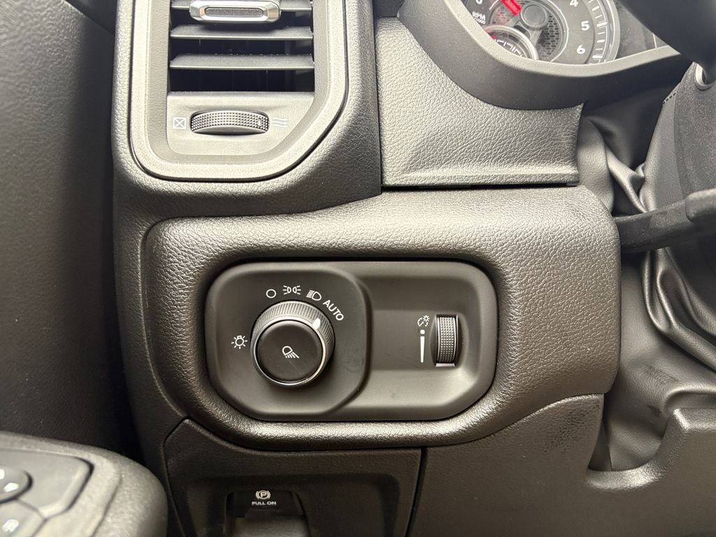 2026 RAM Ram 1500 RAM 1500 TRADESMAN CREW CAB 4X4 5'7' BOX