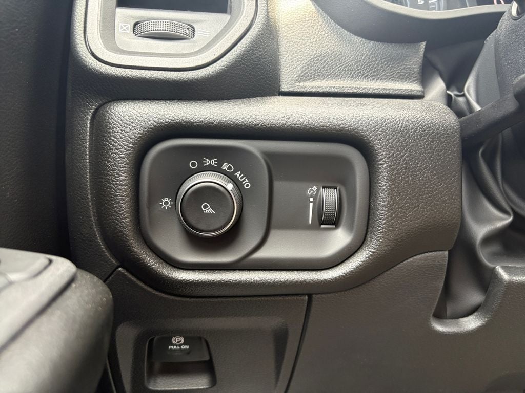 2026 RAM Ram 1500 RAM 1500 TRADESMAN CREW CAB 4X4 5'7' BOX