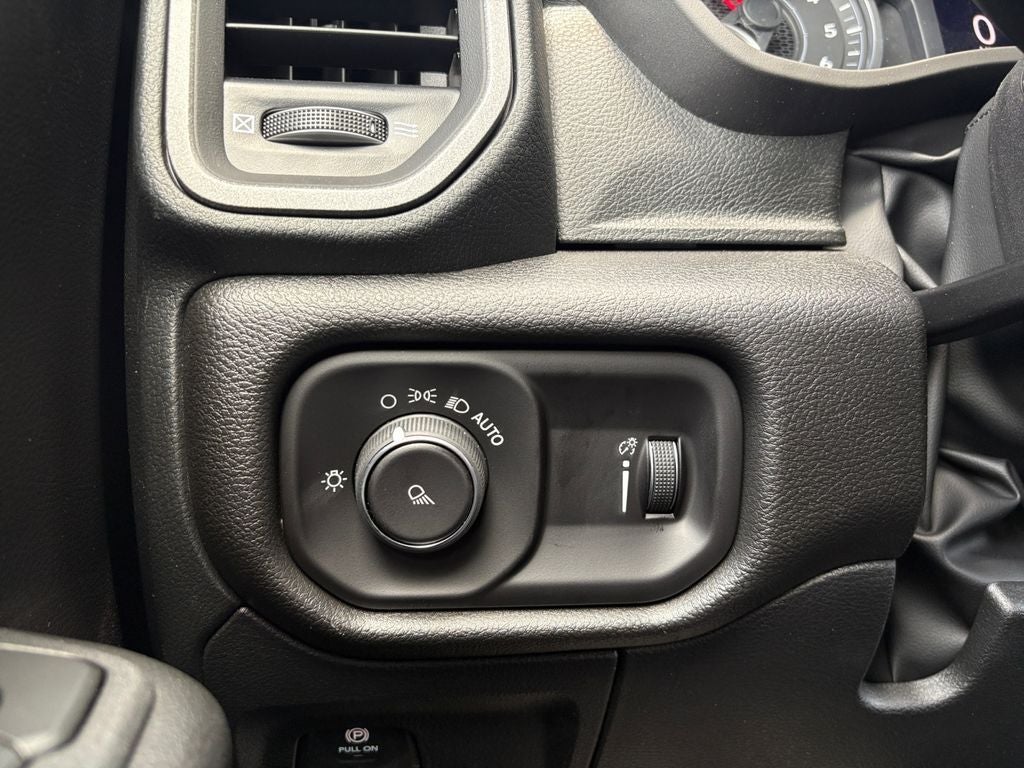 2026 RAM Ram 1500 RAM 1500 TRADESMAN CREW CAB 4X4 5'7' BOX