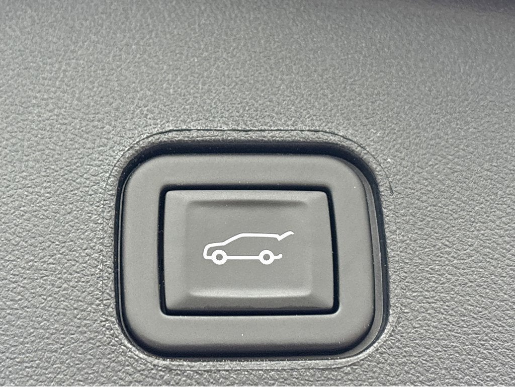 2025 Cadillac LYRIQ Luxury 2