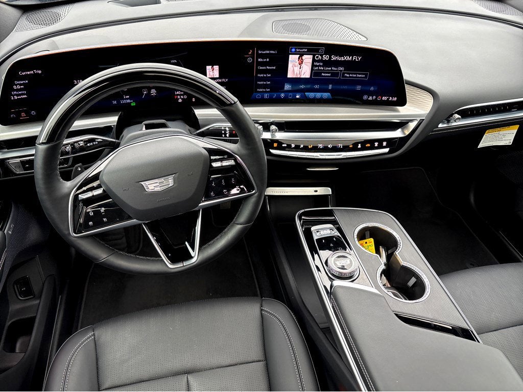 2025 Cadillac LYRIQ Luxury 2