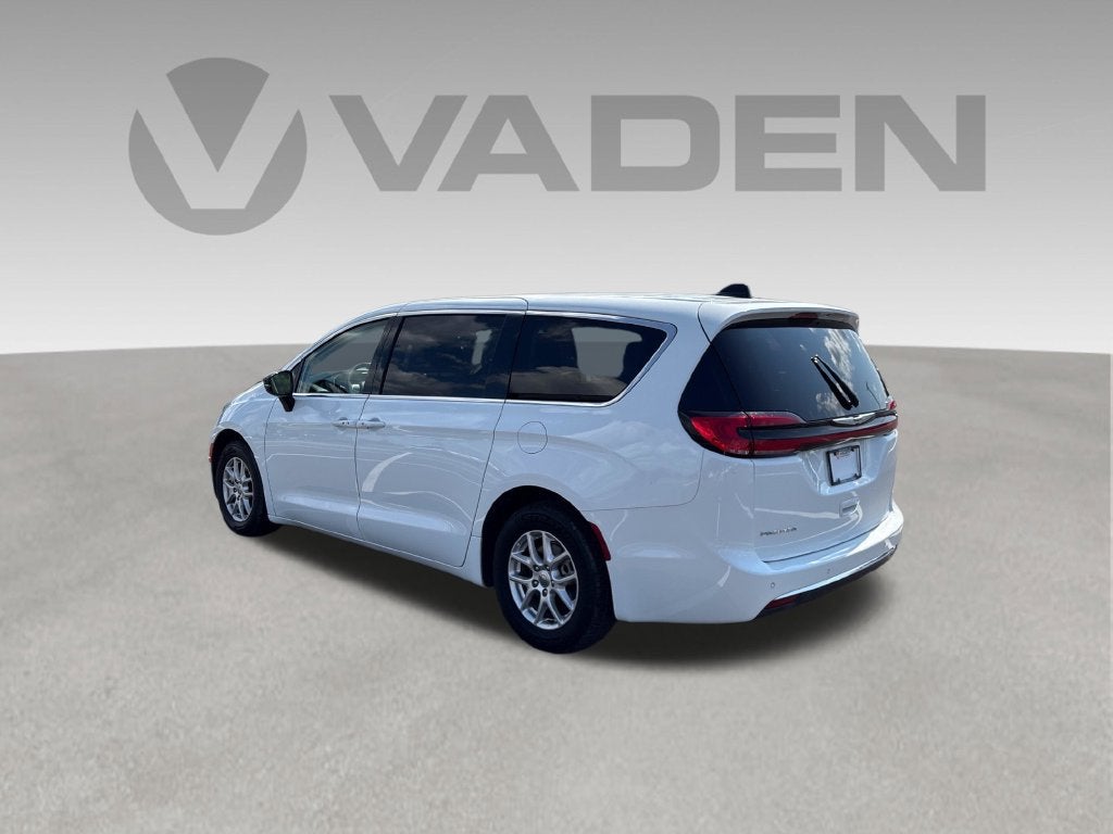 2024 Chrysler Pacifica Base