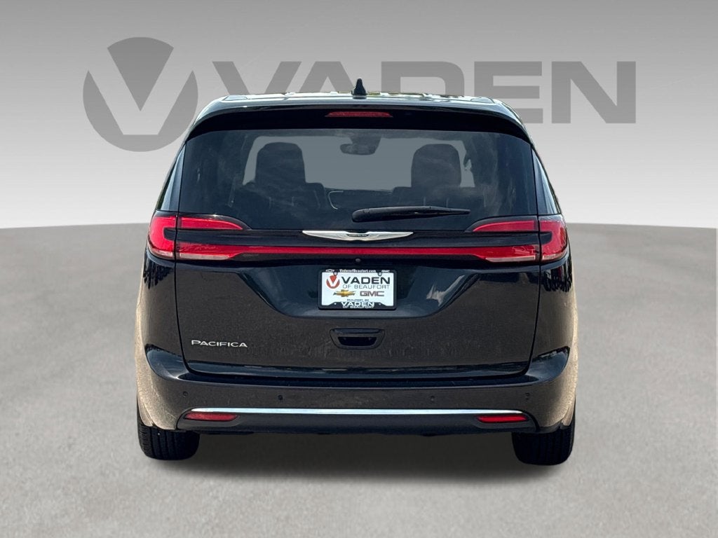 2023 Chrysler Pacifica Base