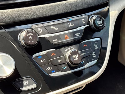 2023 Chrysler Pacifica Base