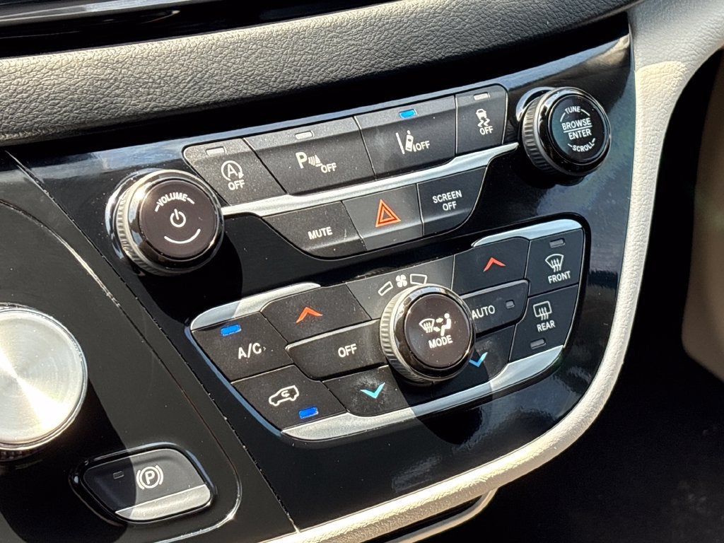 2023 Chrysler Pacifica Base