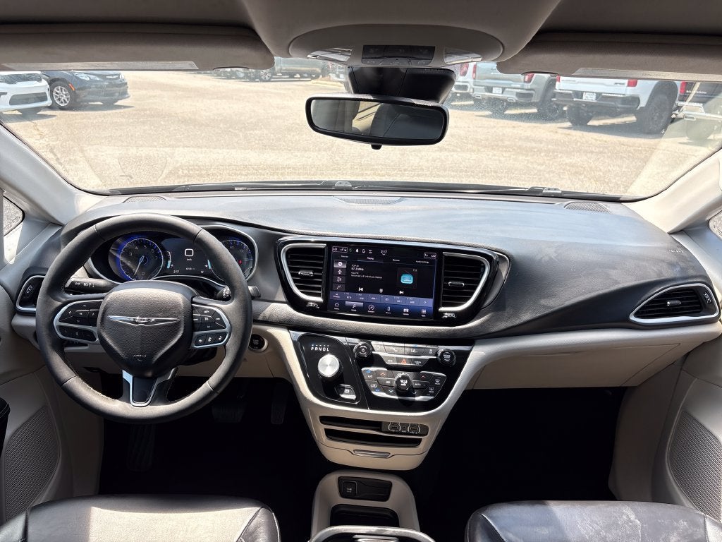 2023 Chrysler Pacifica Base