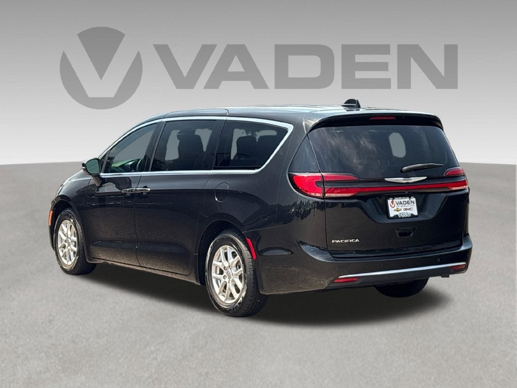 2023 Chrysler Pacifica Base