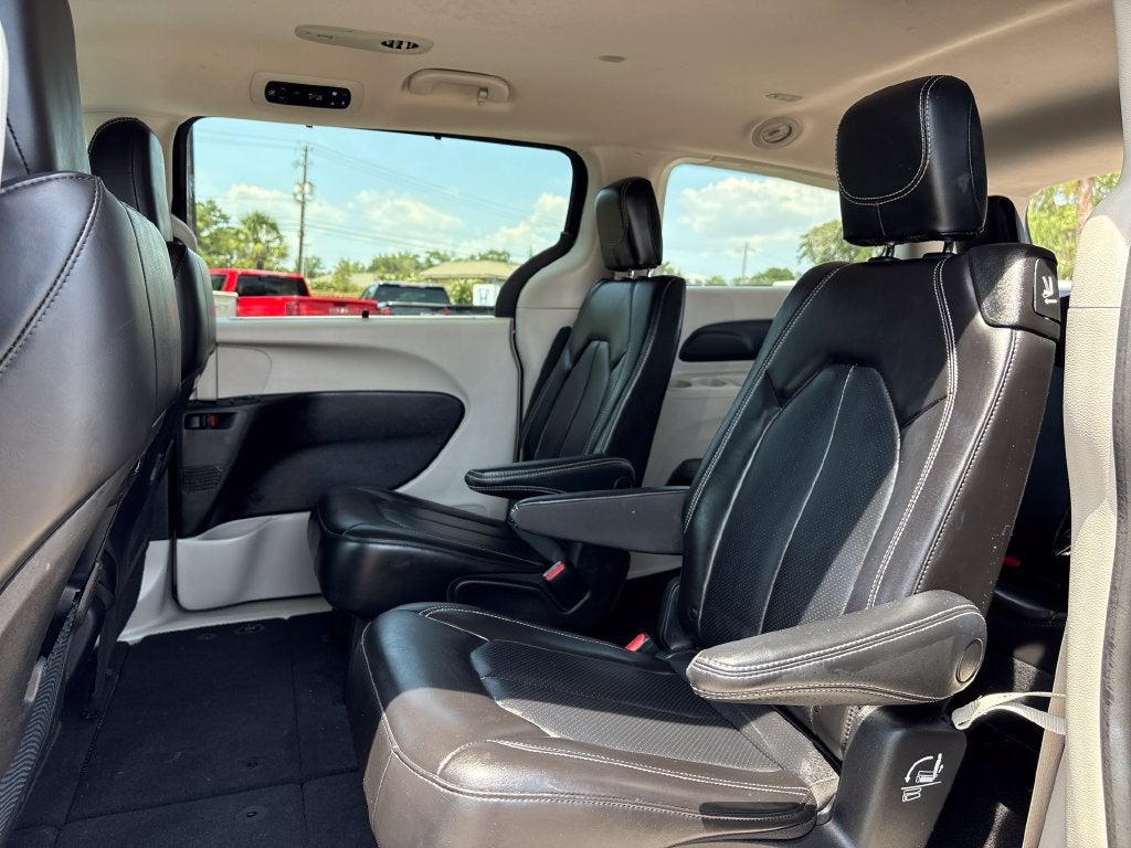 2023 Chrysler Pacifica Base