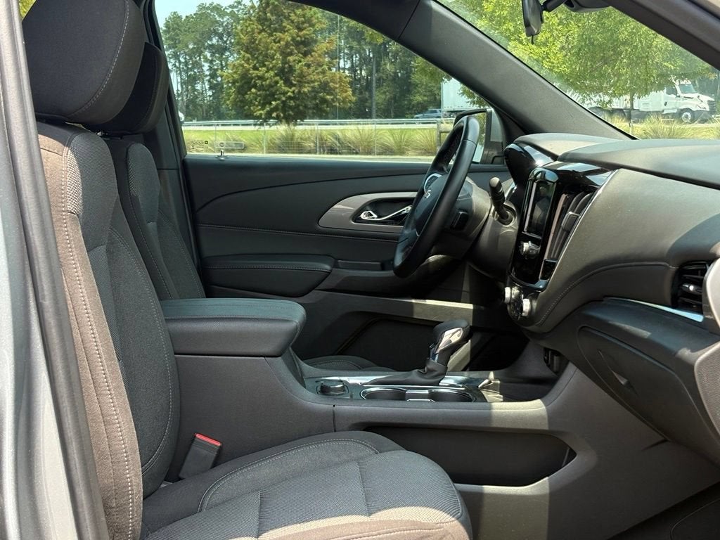 2023 Chevrolet Traverse Base