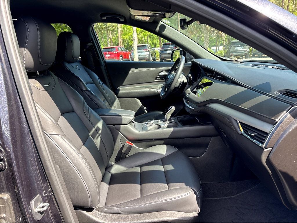2023 Cadillac XT4 Premium Luxury