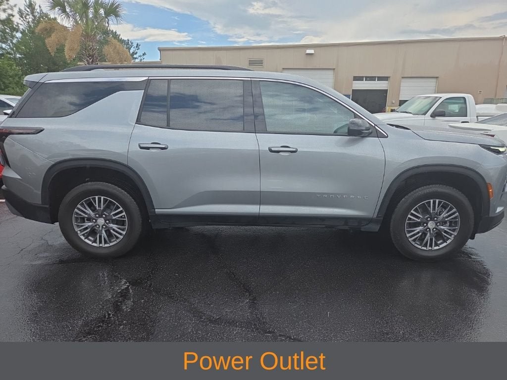 2025 Chevrolet Traverse FWD LT
